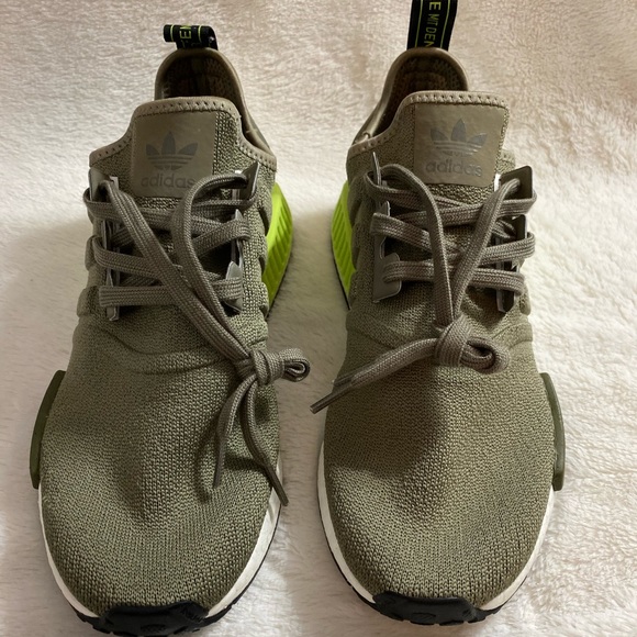 Adidas Originals NMD_R1 - Picture 2 of 6